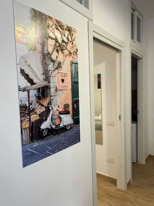 Casa Sandrili, Central Station Apartment Naples Italy